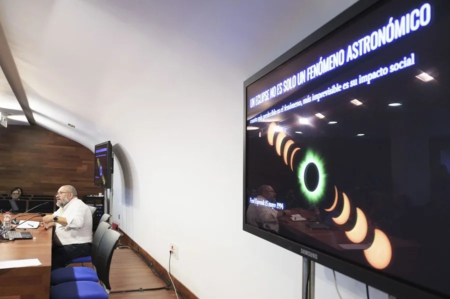 El astrofísico y divulgador científico Javier Armentia