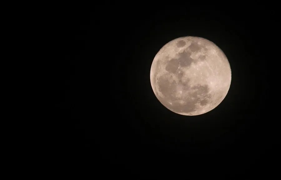La luna llena de febrero, conocida como 'Luna de Nieve'
