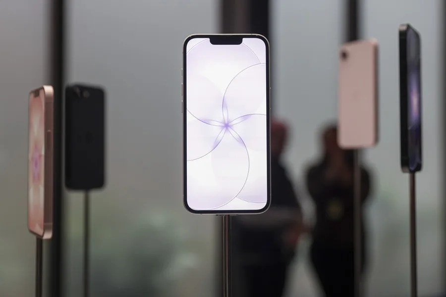 Apple iPhone MacBook