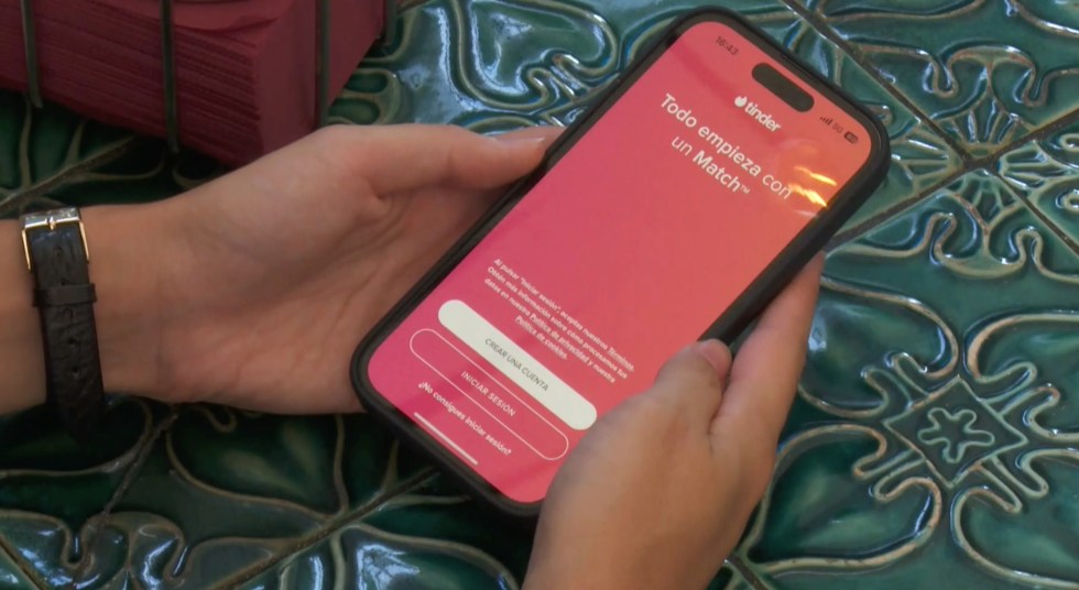 Tinder incorpora más IA a la aplicación para crear 'matches' "más personalizados"